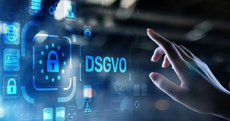 Eine Hand, die beim Erstellen einer Website auf einem virtuellen Bildschirm auf das Wort DSGVO zeigt.