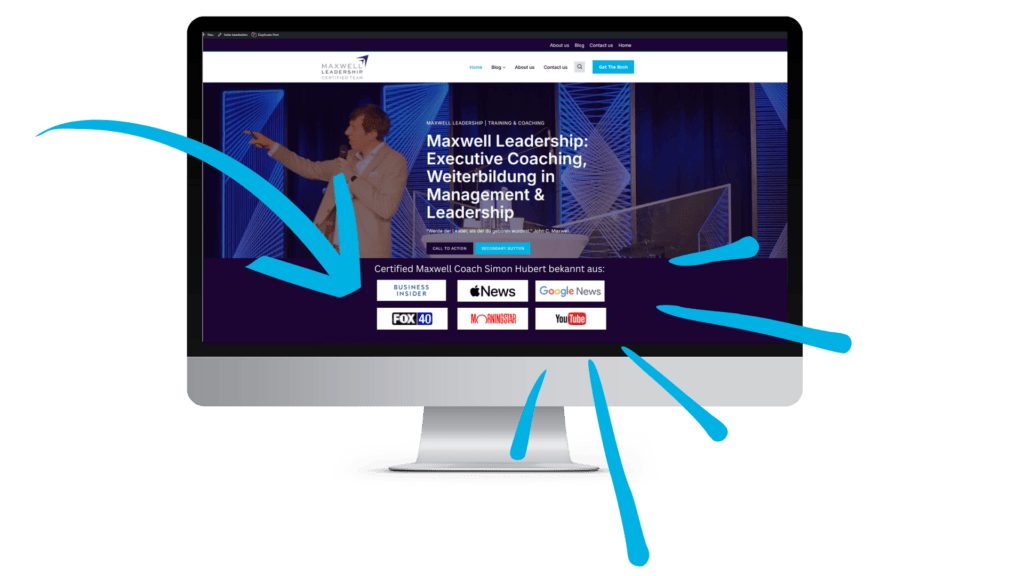 Auf einem Computerbildschirm wird eine Website von Maxwell Leadership mit Informationen über Executive Coaching und Logos von Medien wie FOX, News und Google News am unteren Rand angezeigt.